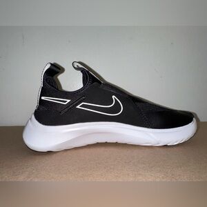 Nike Flex Size 5 Boys Plus Black White Grade School Running Shoe CW7415-003 New